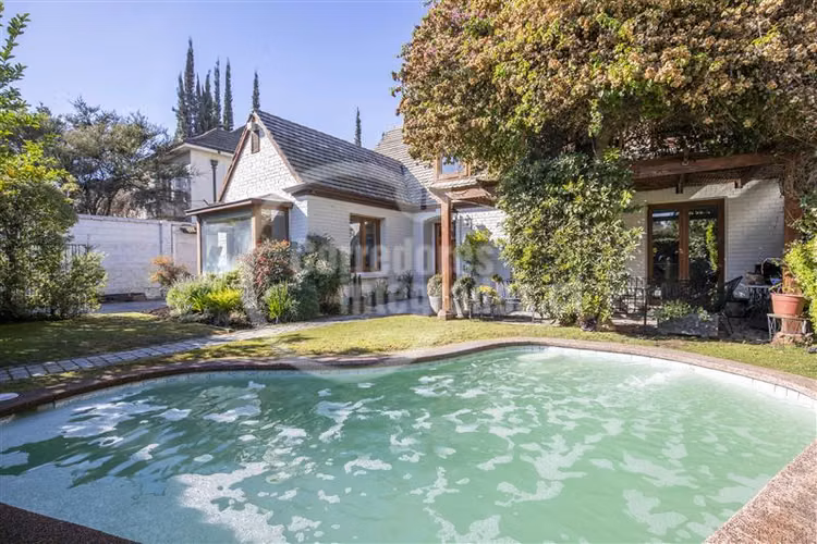 Casa en venta 5 Dormitorios en Barrio El Golf, Las Condes