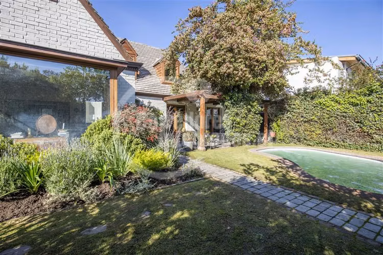 Casa en venta 5 Dormitorios en Barrio El Golf, Las Condes