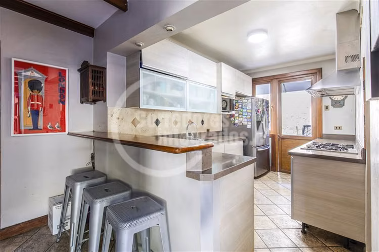 Casa en venta 5 Dormitorios en Barrio El Golf, Las Condes