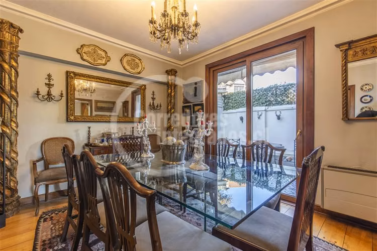 Casa en venta 5 Dormitorios en Barrio El Golf, Las Condes