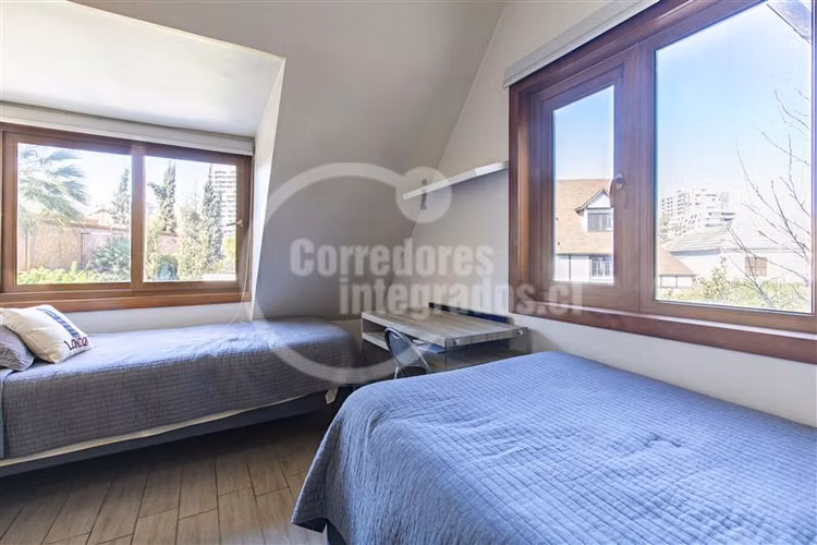 Casa en venta 5 Dormitorios en Barrio El Golf, Las Condes