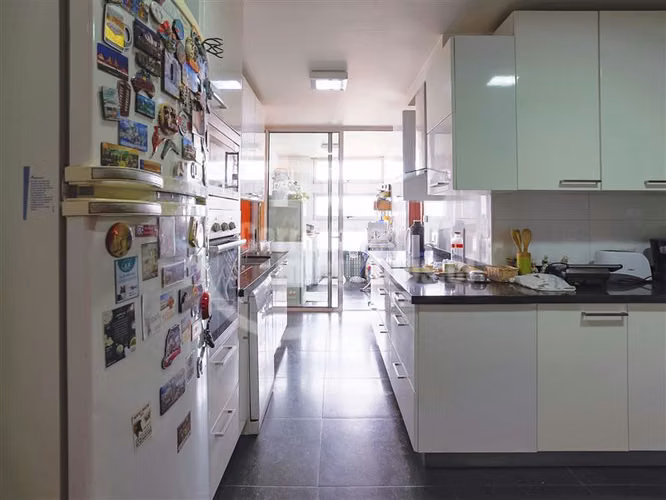 Departamento en venta de 3 dorm mas servicio.en Las Condes