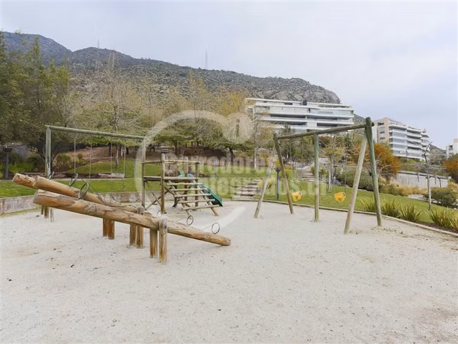 Departamento en venta de 3 dorm mas servicio.en Las Condes