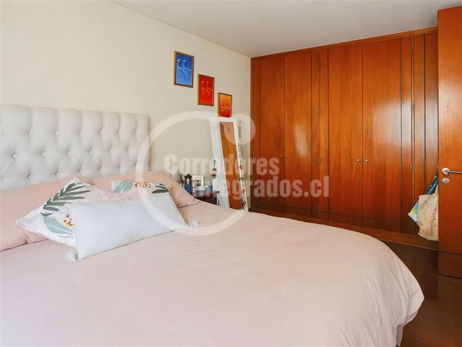 Departamento en venta de 3 dorm mas servicio.en Las Condes