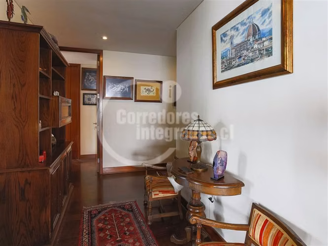 Departamento en venta de 3 dorm mas servicio.en Las Condes