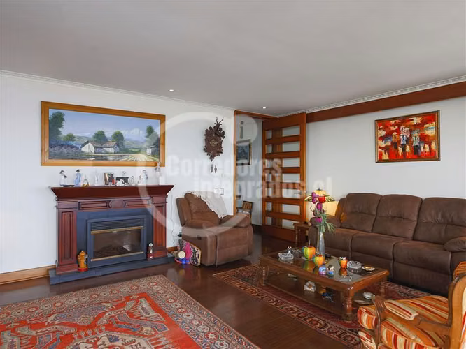 Departamento en venta de 3 dorm mas servicio.en Las Condes