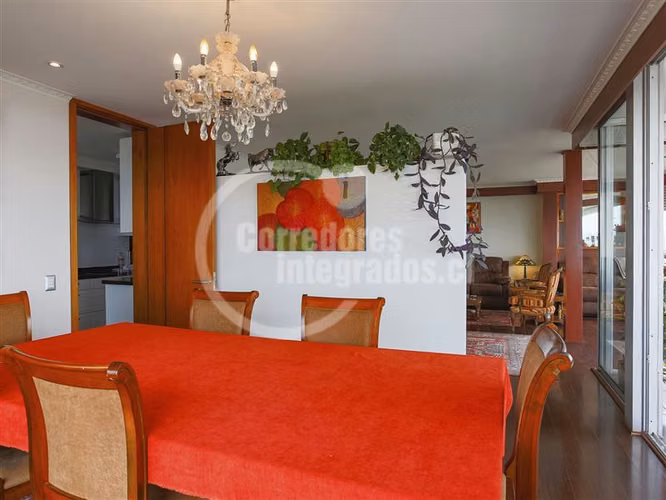 Departamento en venta de 3 dorm mas servicio.en Las Condes