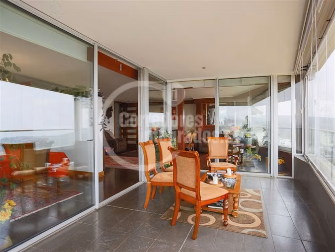 Departamento en venta de 3 dorm mas servicio.en Las Condes