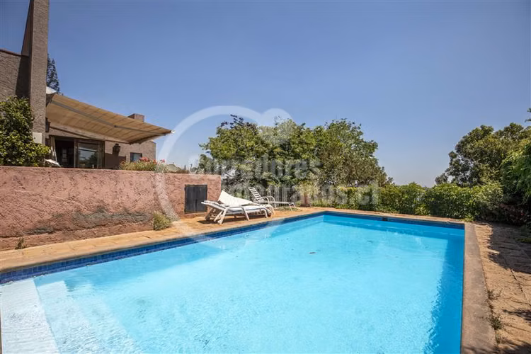 Casa en venta de 6 dorm. en Las Condes