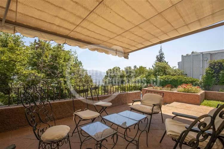 Casa en venta de 6 dorm. en Las Condes