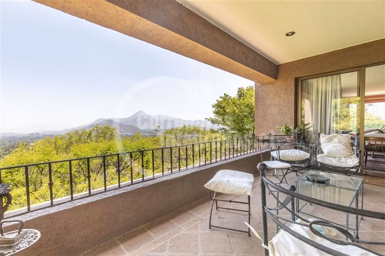 Casa en venta de 6 dorm. en Las Condes