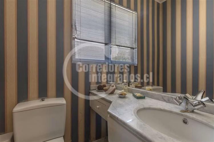 Casa en venta de 6 dorm. en Las Condes