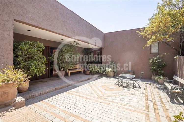 Casa en venta de 6 dorm. en Las Condes