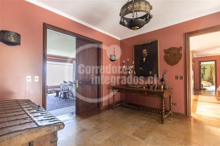 Casa en venta de 6 dorm. en Las Condes