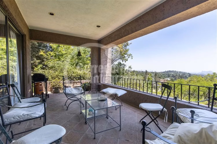 Casa en venta de 6 dorm. en Las Condes