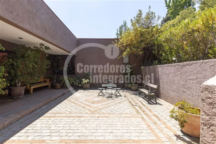 Casa en venta de 6 dorm. en Las Condes