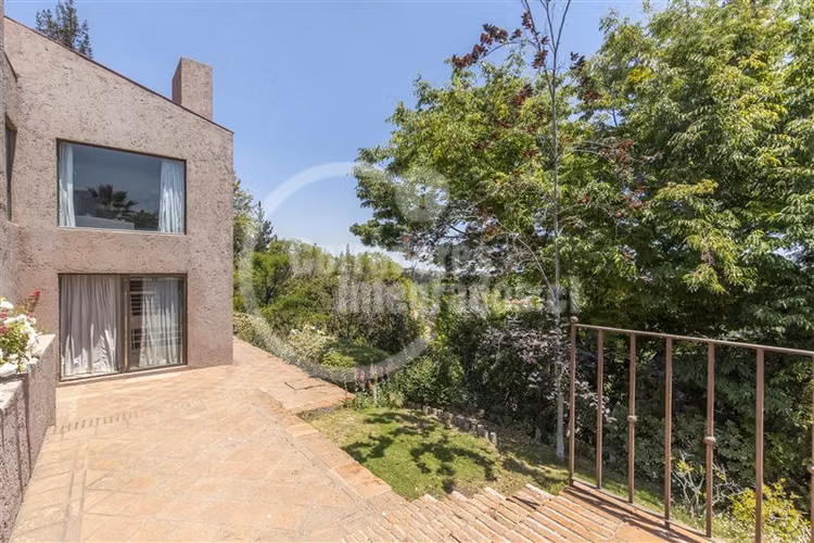 Casa en venta de 6 dorm. en Las Condes