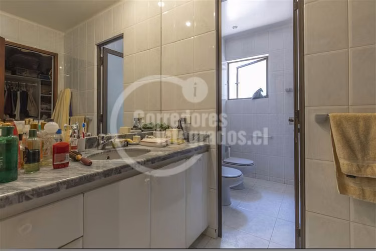 Casa en venta de 6 dorm. en Las Condes