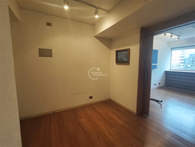 Oficina en arriendo edificio Terracota Drugstore