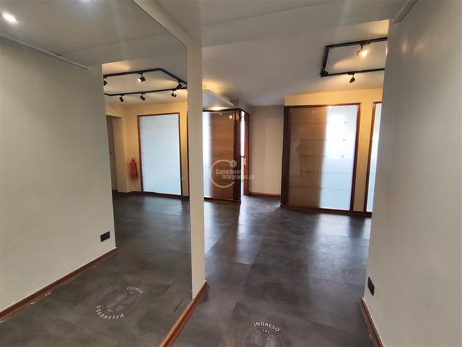 Oficina en arriendo edificio Terracota Drugstore