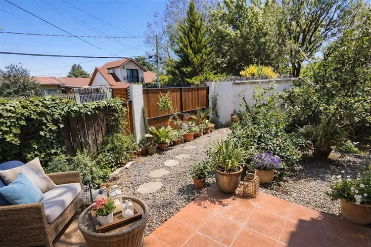 Casa en venta de 5 dorm. 417 M de terreno La Reina