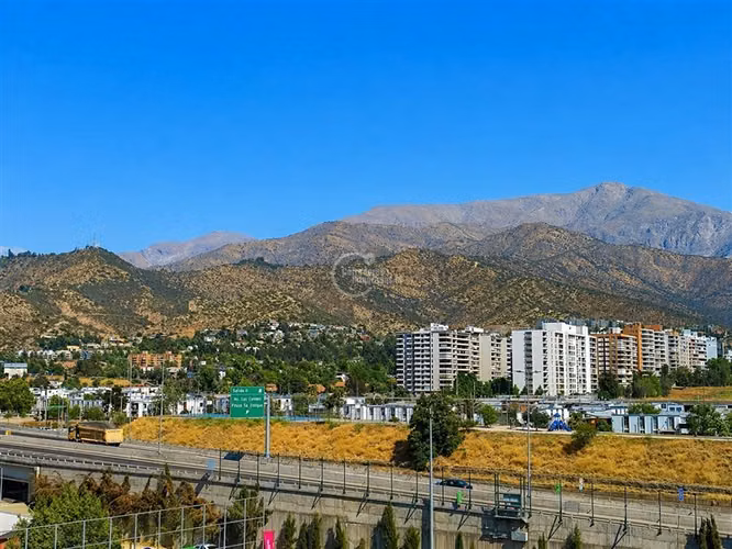 Departamento en venta de 4 dorm. en Raúl Labbé Lo Barnechea