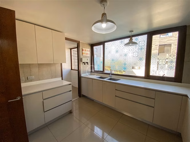 Departamento en venta de 4 dorm. en Las Condes