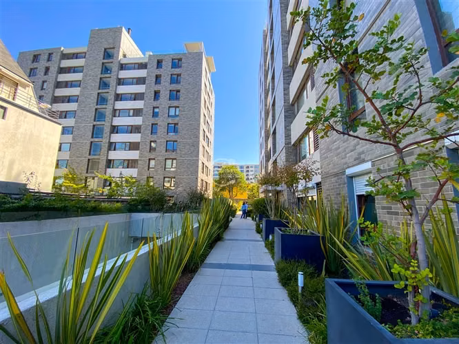 Departamento en venta de 4 dorm. en Las Condes