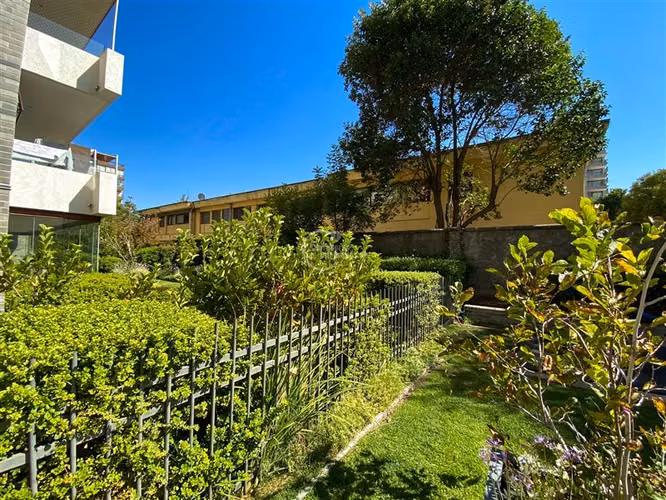 Departamento en venta de 4 dorm. en Las Condes