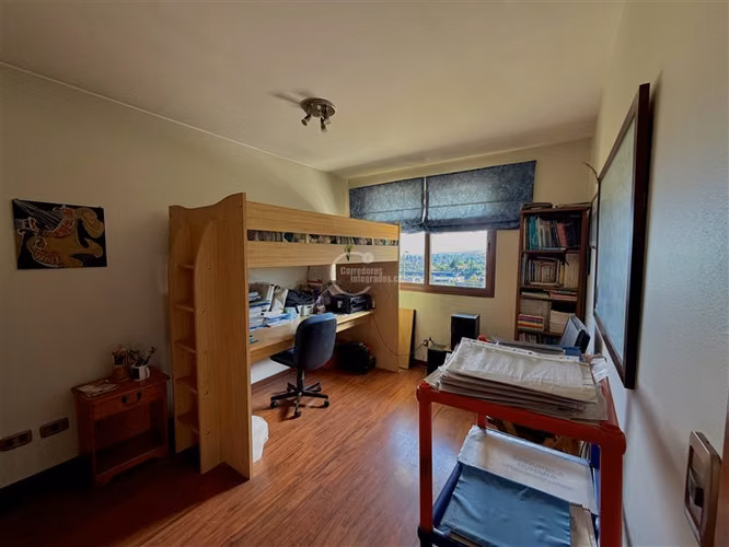 Casa en venta de 6 dorm. San Carlos de Apoquindo