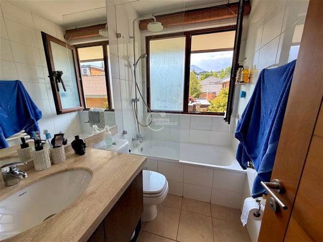 Casa en venta de 6 dorm. San Carlos de Apoquindo