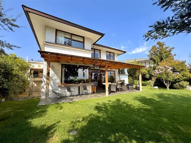 Casa en venta de 6 dorm. San Carlos de Apoquindo