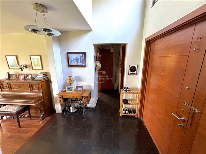 Casa en venta de 6 dorm. San Carlos de Apoquindo