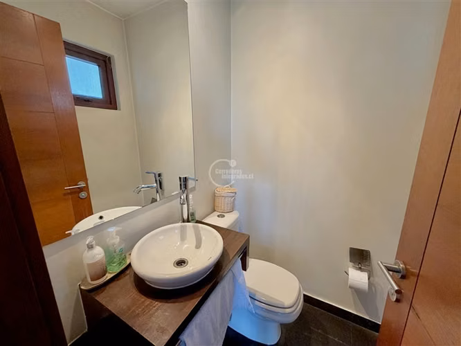 Casa en venta de 6 dorm. San Carlos de Apoquindo