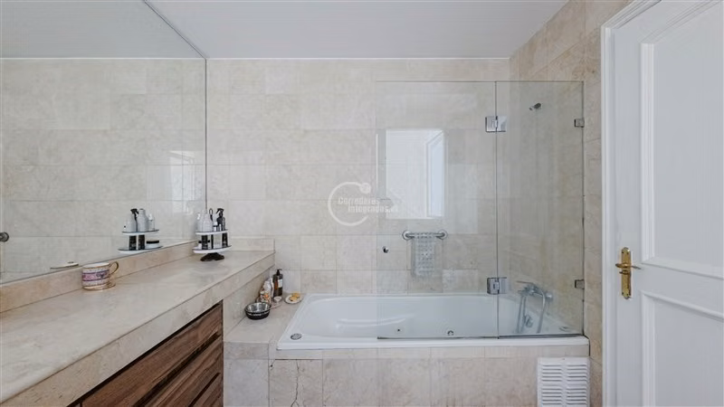 Casa en venta de 6 dorm. en Las Condes