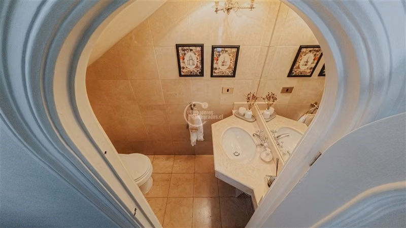 Casa en venta de 6 dorm. en Las Condes