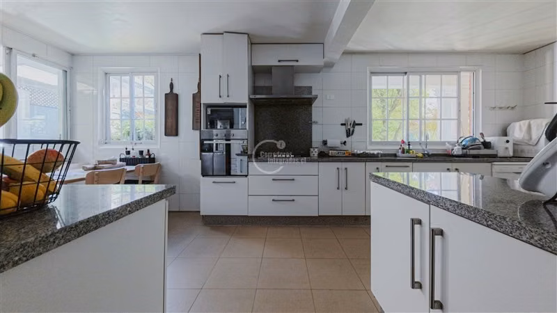 Casa en venta de 6 dorm. en Las Condes