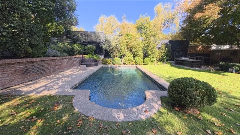Casa en venta de 6 dorm. en Las Condes