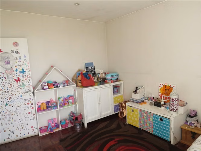Casa en venta de 5 dorm. en Colina