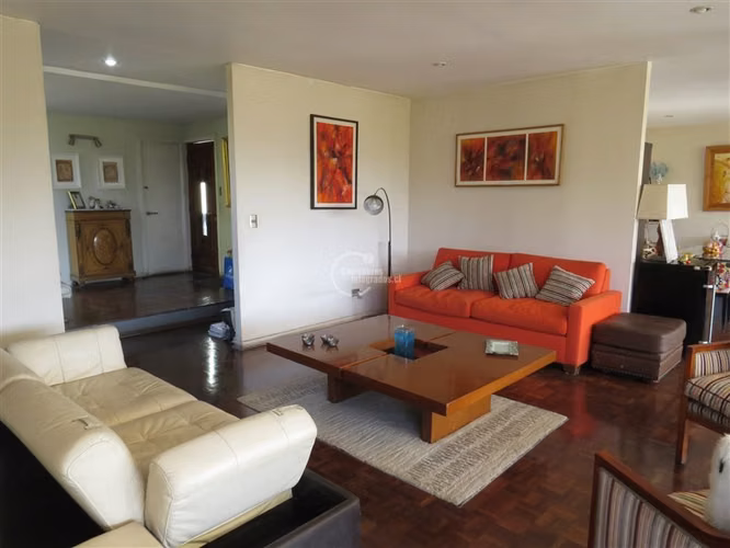 Casa en venta de 5 dorm. en Colina