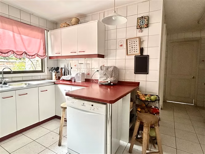 Casa en venta de 5 dorm. en Lo Barnechea
