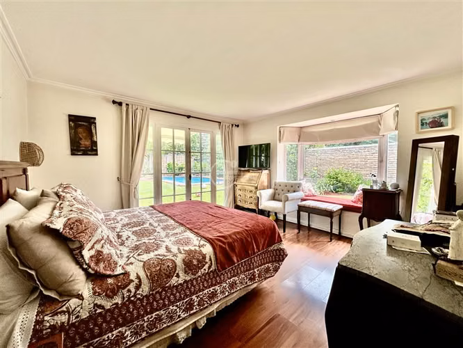 Casa en venta de 5 dorm. en Lo Barnechea
