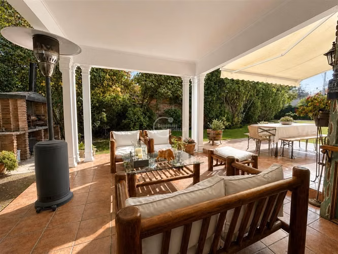 Casa en venta de 5 dorm. en Lo Barnechea - Imagen 2