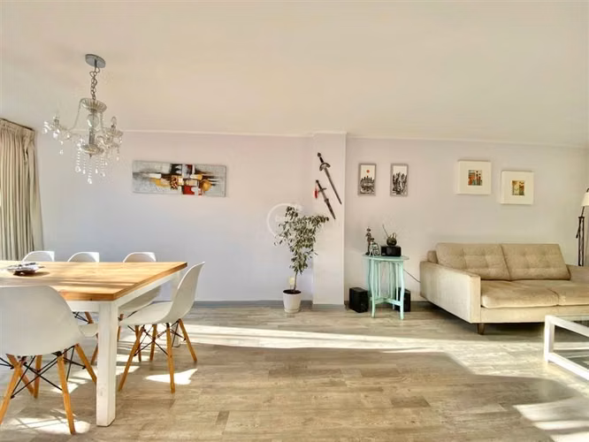 Casa en venta Av del Valle 3 dorm + servicio, Chicureo