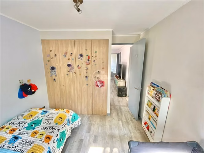 Casa en venta Av del Valle 3 dorm + servicio, Chicureo