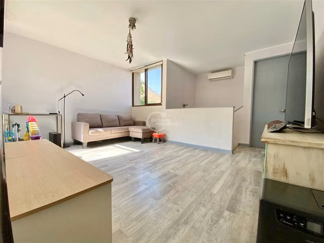 Casa en venta Av del Valle 3 dorm + servicio, Chicureo