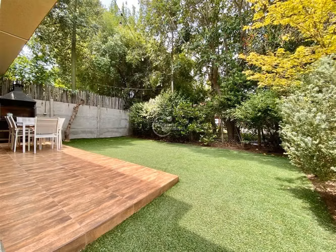 Casa en venta Av del Valle 3 dorm + servicio, Chicureo