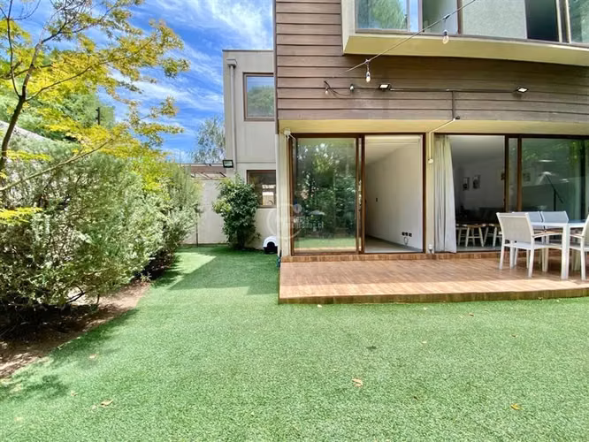 Casa en venta Av del Valle 3 dorm + servicio, Chicureo