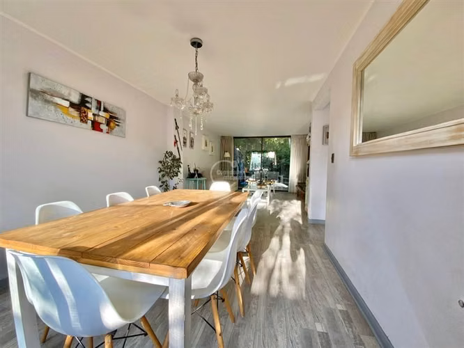 Casa en venta Av del Valle 3 dorm + servicio, Chicureo
