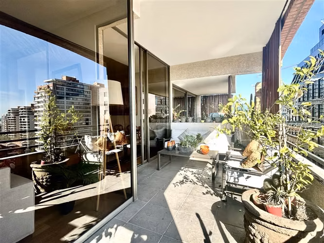 Departamento en venta de 3 dorm. en Vitacura